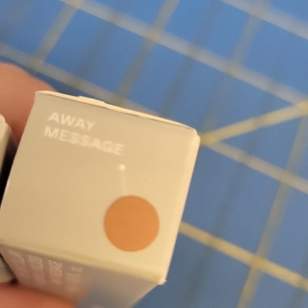 R.E.M. Beauty beauty lip